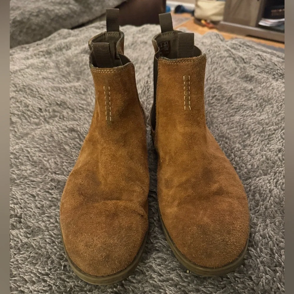 CLARKS Men's Brown Suede Chelsea Boots